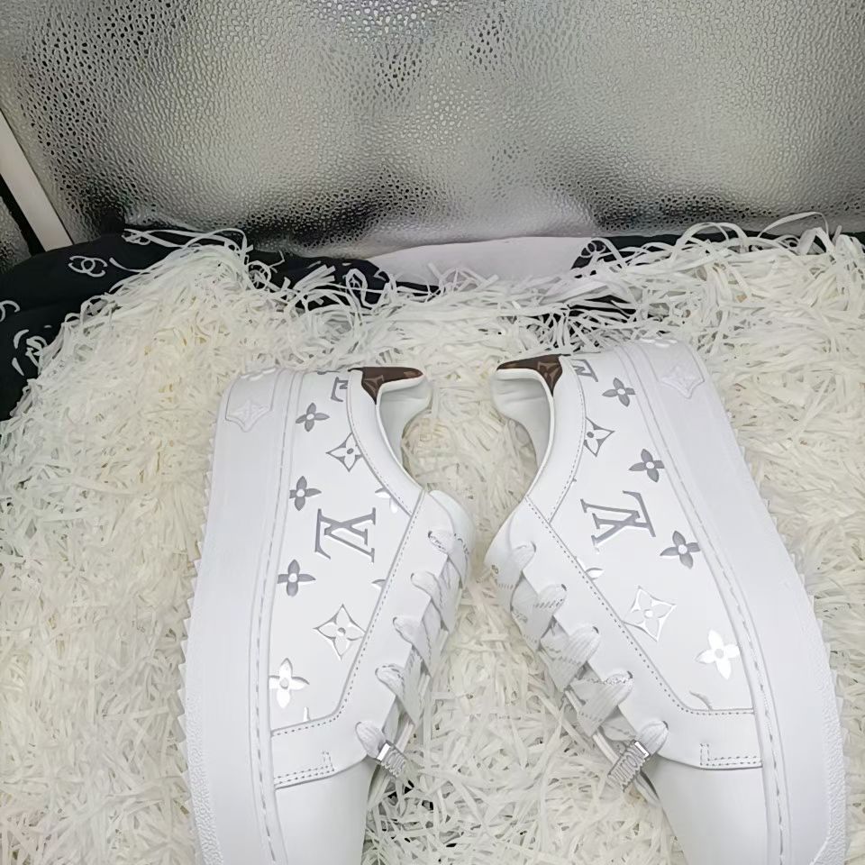 White Clear Color Simple Style V logo Women's Sneakers