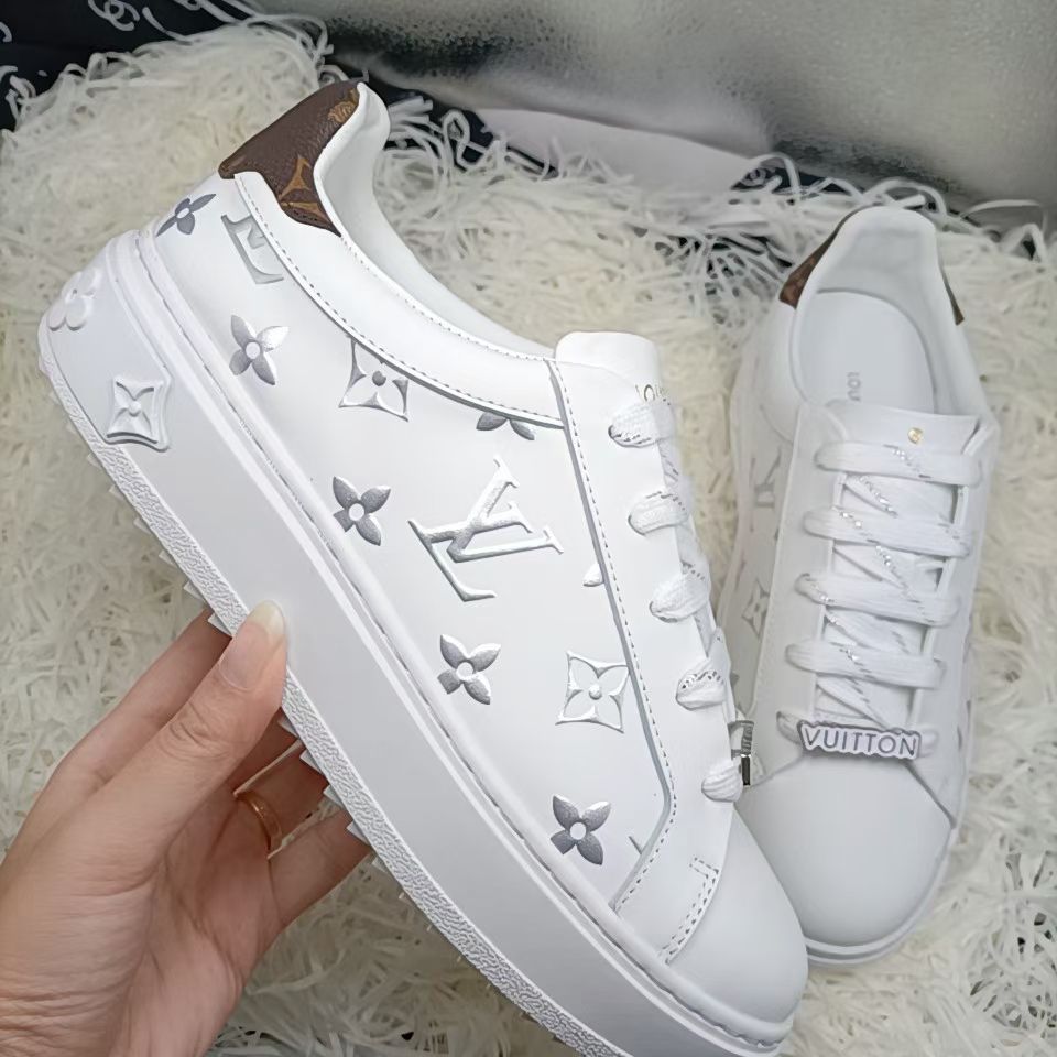 White Clear Color Simple Style V logo Women's Sneakers