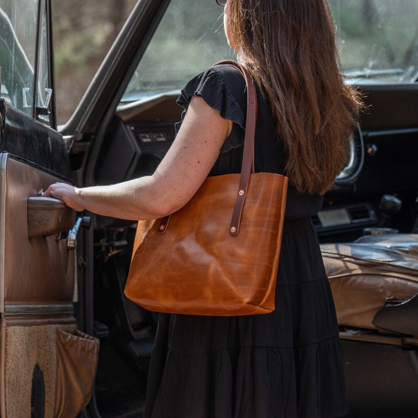 AVERY LEATHER TOTE BAG - SMALL - CARAMEL