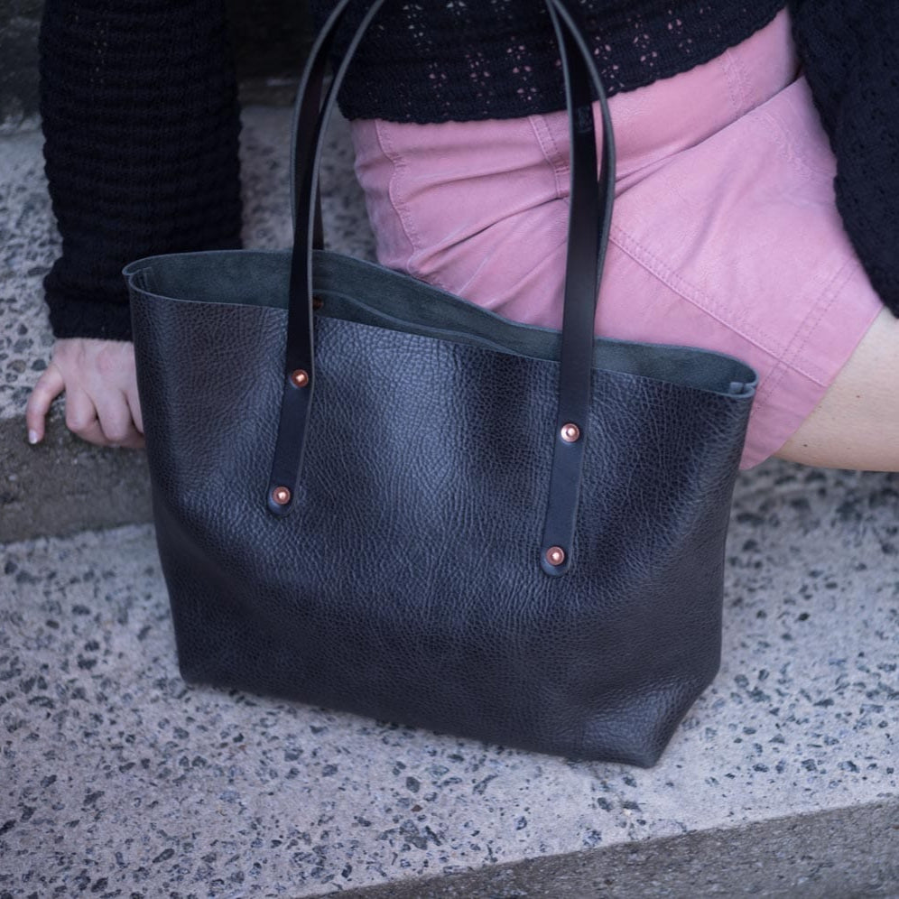 AVERY LEATHER TOTE BAG - MEDIUM - RAVEN