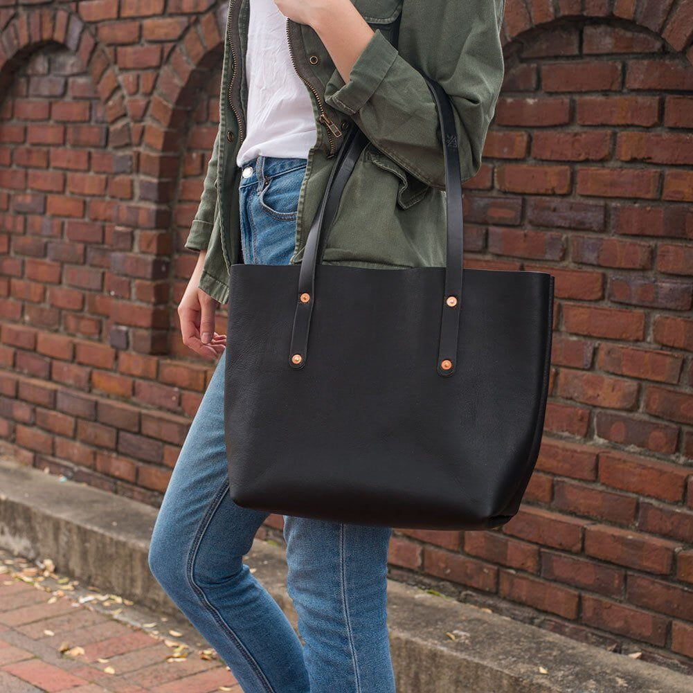 AVERY LEATHER TOTE BAG - MEDIUM - BLACK