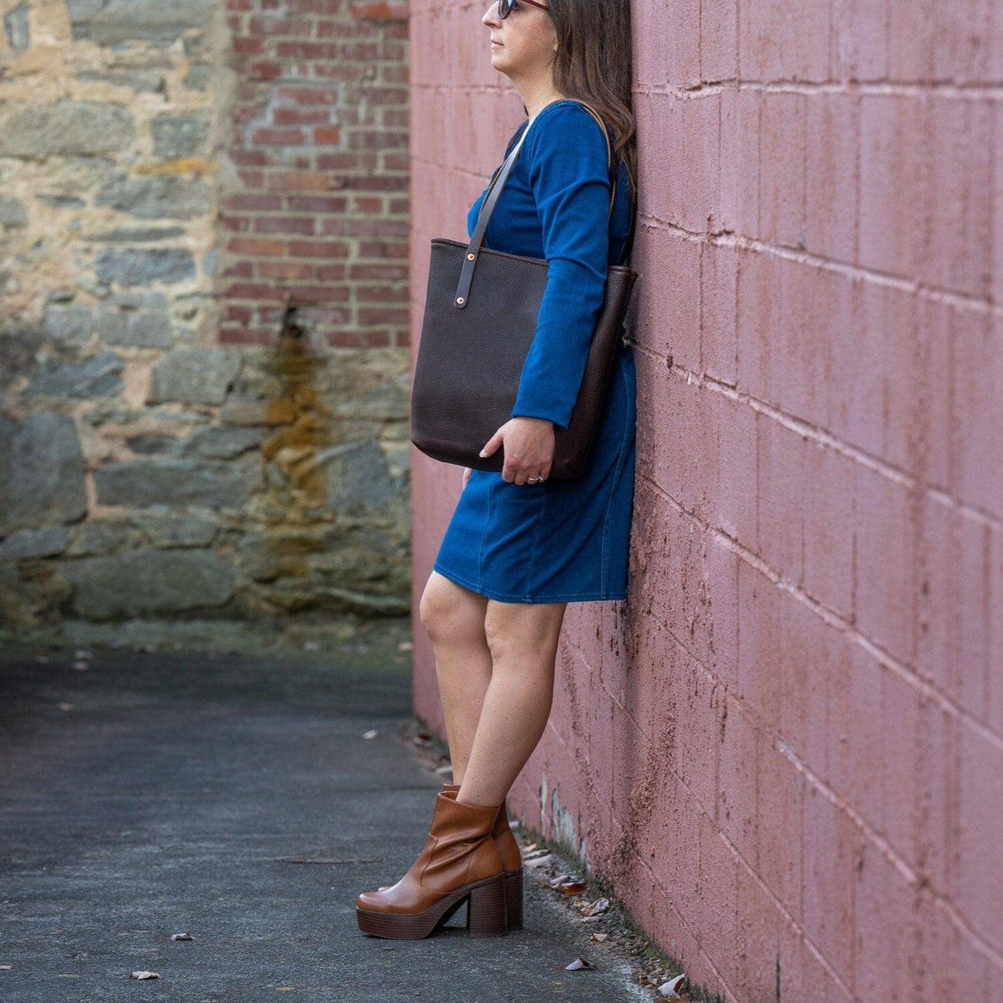 AVERY LEATHER TOTE BAG - SLIM MEDIUM - MOCHA