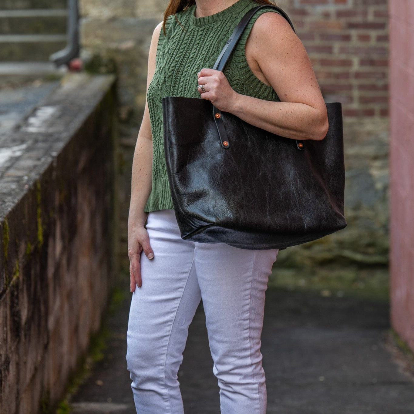 AVERY LEATHER TOTE BAG - LARGE - BLACK BISON