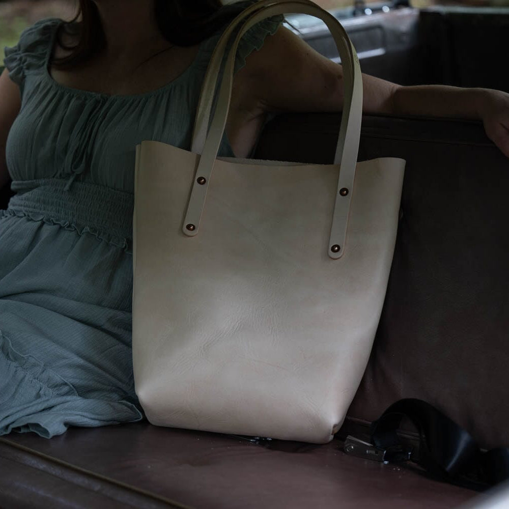 AVERY LEATHER TOTE BAG - SLIM MEDIUM - NATURAL VEG TAN