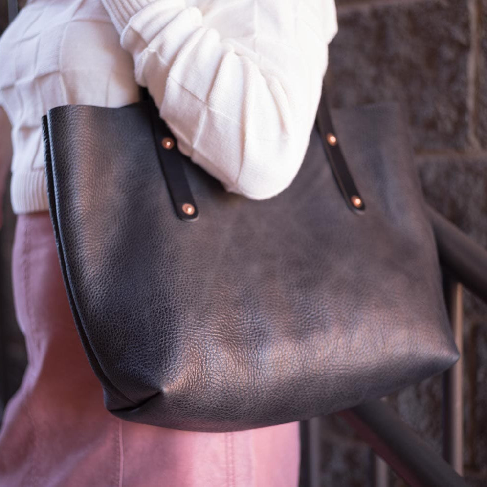 AVERY LEATHER TOTE BAG - SMALL - RAVEN