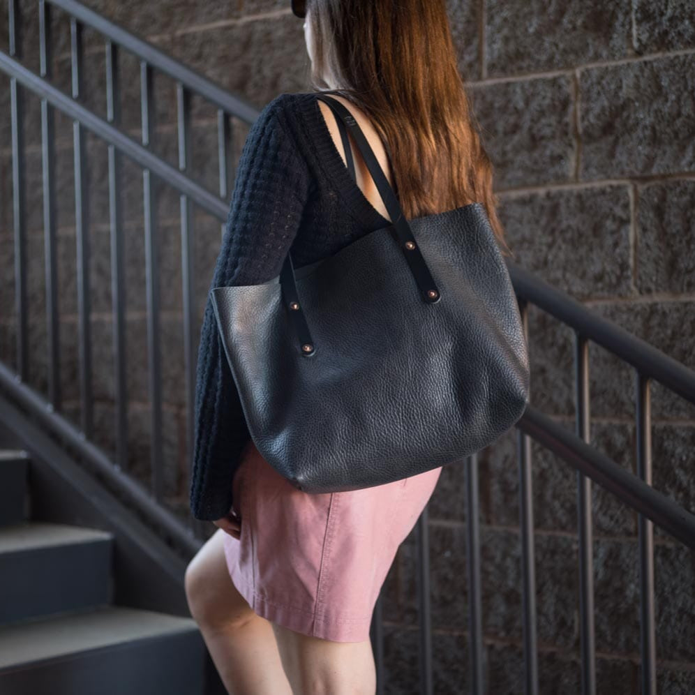 AVERY LEATHER TOTE BAG - MEDIUM - RAVEN