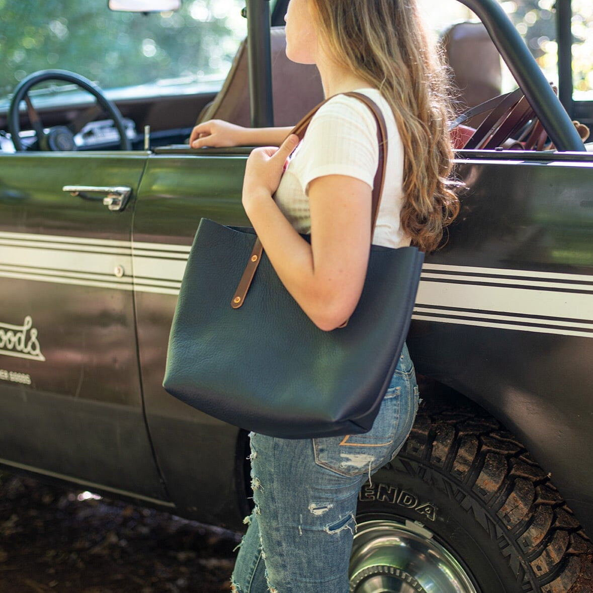 AVERY LEATHER TOTE BAG - MEDIUM - NAVY