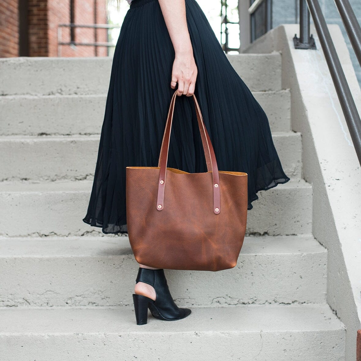 AVERY LEATHER TOTE BAG - MEDIUM - SADDLE